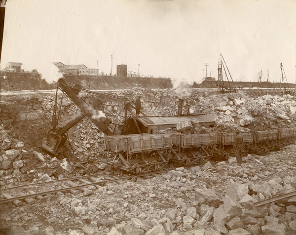 <p>Conditions on the construction site of the Welland Ship Canal were always very dangerous and accidents were always a possibility. Photo credit: Mr. Tom R. Lee, St. Catharines Museum, 6674-N</p>