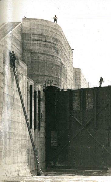<p>Lock 1 of the Welland Ship Canal with gates closed in June 1924, photo taken by J. A. McDonald. Photo attribution: Courtesy of the Welland Ship Canal album, Brock University Archives</p>