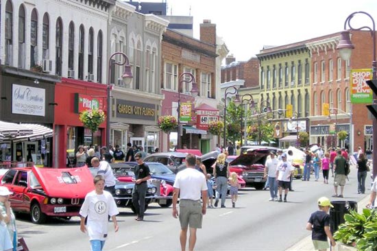 <p>Downtown St. Catharines is one of Niagara's most unique destinations with more than 120 shops, boutiques and 50 culinary establishments. It also features one of the oldest farmers markets in Ontario.&nbsp;Two hundred years of history has created a unique city of many heritage sites&nbsp;making a Downtown St. Catharines historic walking tour a must.</p>