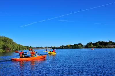 <p>From May to September come and explore the calmness of the Flatwater. Canoe and kayak alongside the ducks. Enjoy the peace and serenity of the scenic Welland Waterway.&nbsp;</p>